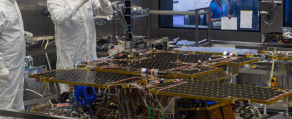 PanCam_mast_fitted_to_ExoMars_rover-1-500x500-1.jpg