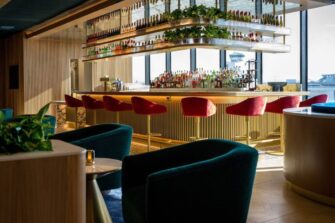 British-Airways-new-bar-in-Miami-lounge.jpg
