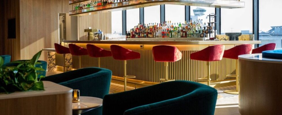 British-Airways-new-bar-in-Miami-lounge.jpg
