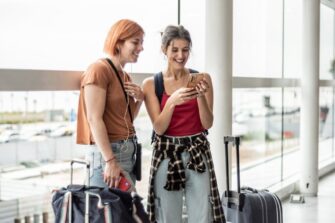 Friends-traveling-together-waiting-to-board-plane-at-airport_Frazao-Studio-Latino.jpg